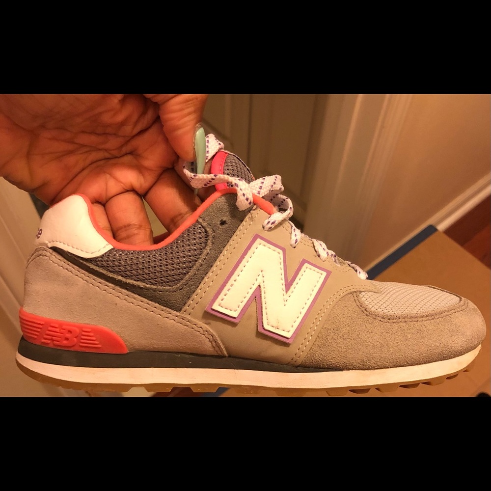 **MOVING SALE** EUC New Balance 574